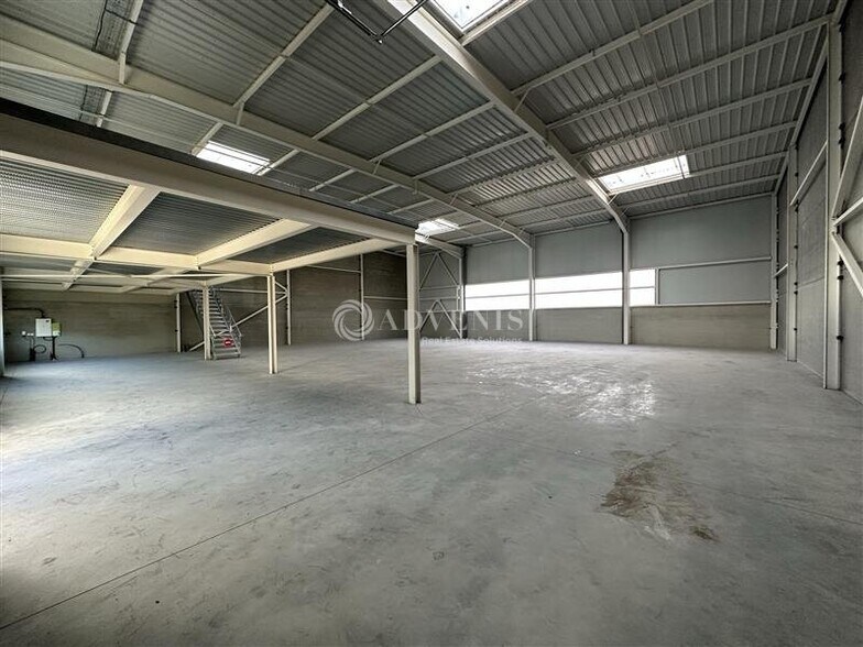 Flex in Escaudain for lease - Interior Photo - Image 3 of 7