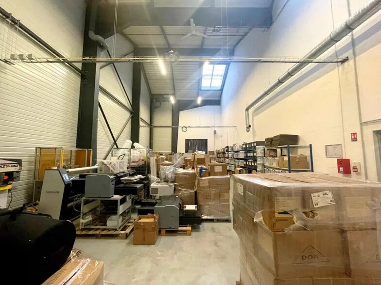 Industrial in Cormeilles-en-Parisis for sale - Interior Photo - Image 3 of 12
