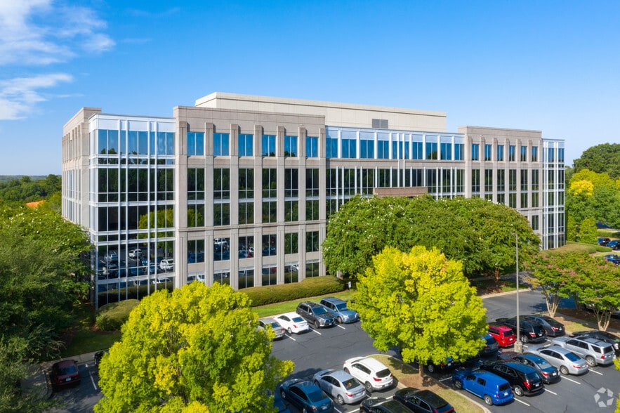 10735 David Taylor Dr, Charlotte, NC for lease - Building Photo - Image 3 of 33