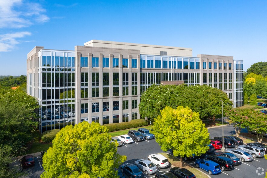 10735 David Taylor Dr, Charlotte, NC à louer - Photo du bâtiment - Image 3 de 33