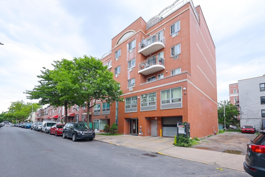 863 50th St, Brooklyn, NY à vendre - Photo du bâtiment - Image 2 de 12