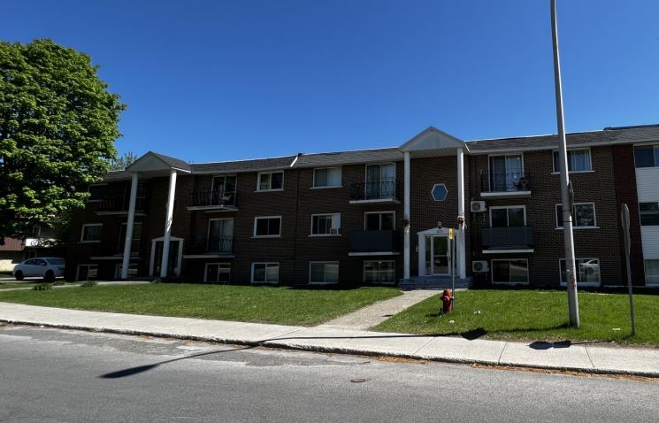 623-625 St Des Prés, Saint-jerome, QC for sale Primary Photo- Image 1 of 1