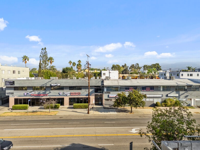 11755 Victory Blvd, North Hollywood, CA for lease - Building Photo - Image 2 of 7