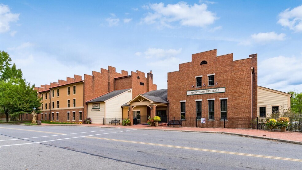 200 N Whitewoman St, Coshocton, OH à louer - Photo du bâtiment - Image 3 de 55