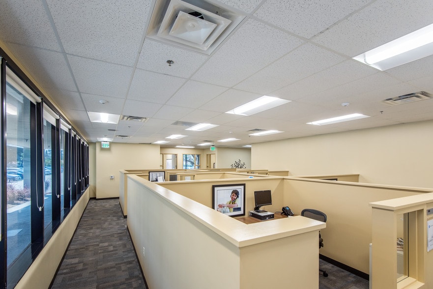 15400 Sherman Way, Van Nuys, CA for lease - Interior Photo - Image 3 of 4