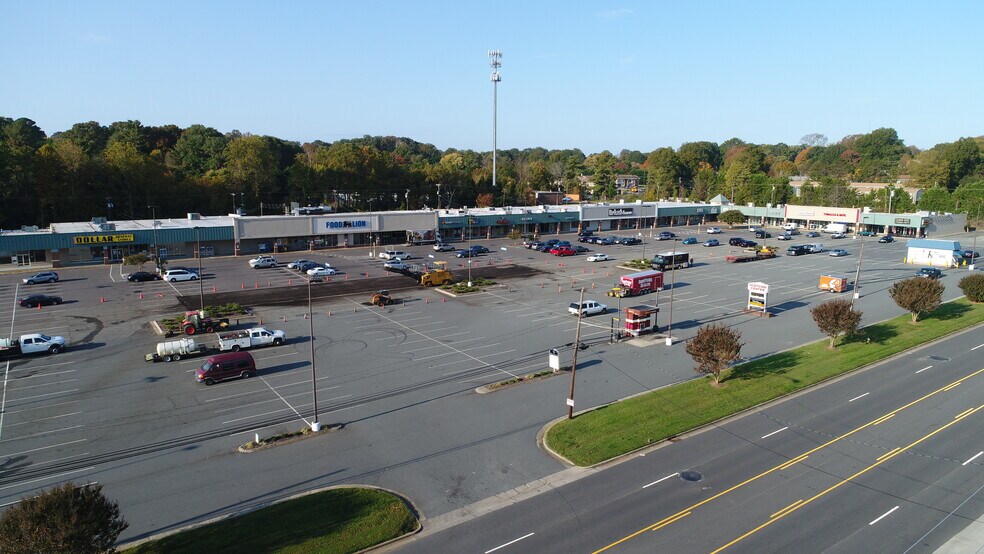 3800 Reynolda Rd, Winston-Salem, NC à louer - Photo du bâtiment - Image 3 de 5