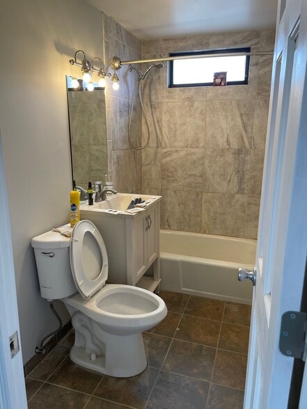 109-111 Hanover St, Meriden, Ct, Meriden, CT for sale - Interior Photo - Image 2 of 22