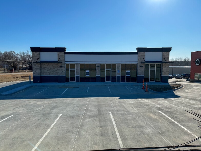 19205 Grant Ave, Elkhorn, NE for lease - Building Photo - Image 2 of 17