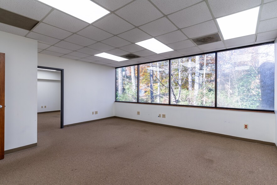 11420 Johns Creek Pky, Duluth, GA for lease - Interior Photo - Image 2 of 21