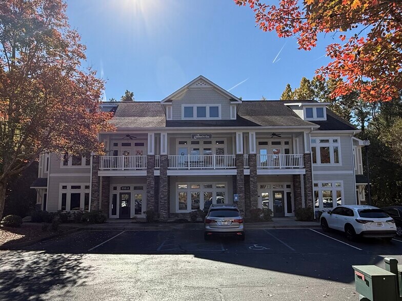 1792 Woodstock Rd, Roswell, GA à louer - Photo du bâtiment - Image 2 de 17