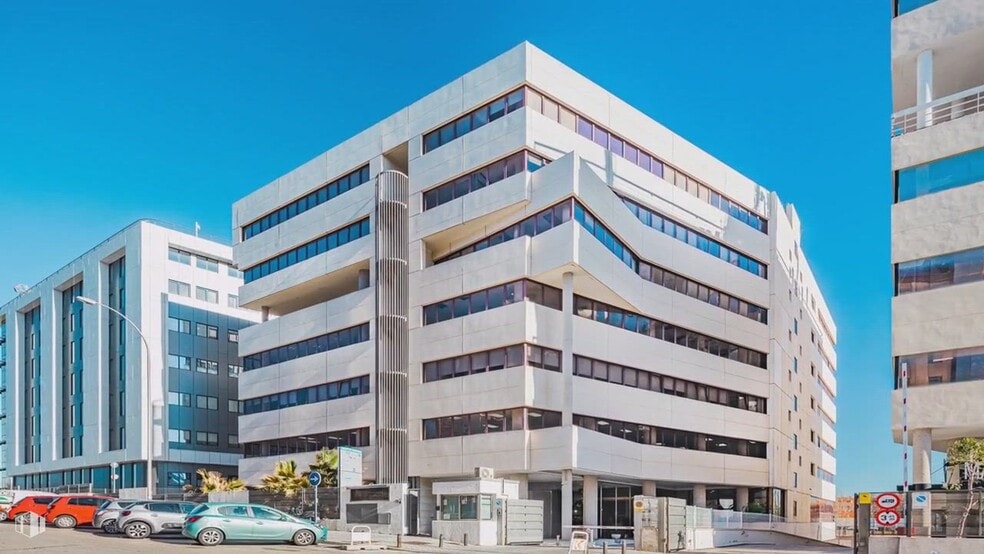 Calle de María Tubau, 3, Madrid, Madrid for lease - Commercial Listing Video - Image 2 of 23