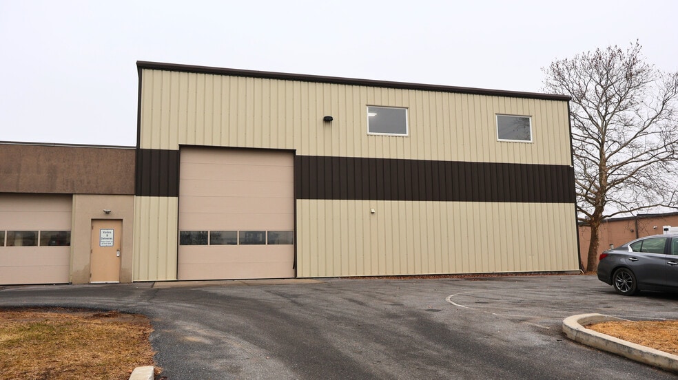 6330-6332 Flank Dr, Harrisburg, PA for sale - Building Photo - Image 2 of 24