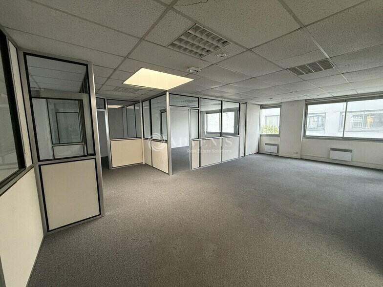 Office in Champs-sur-Marne for lease - Building Photo - Image 3 of 8