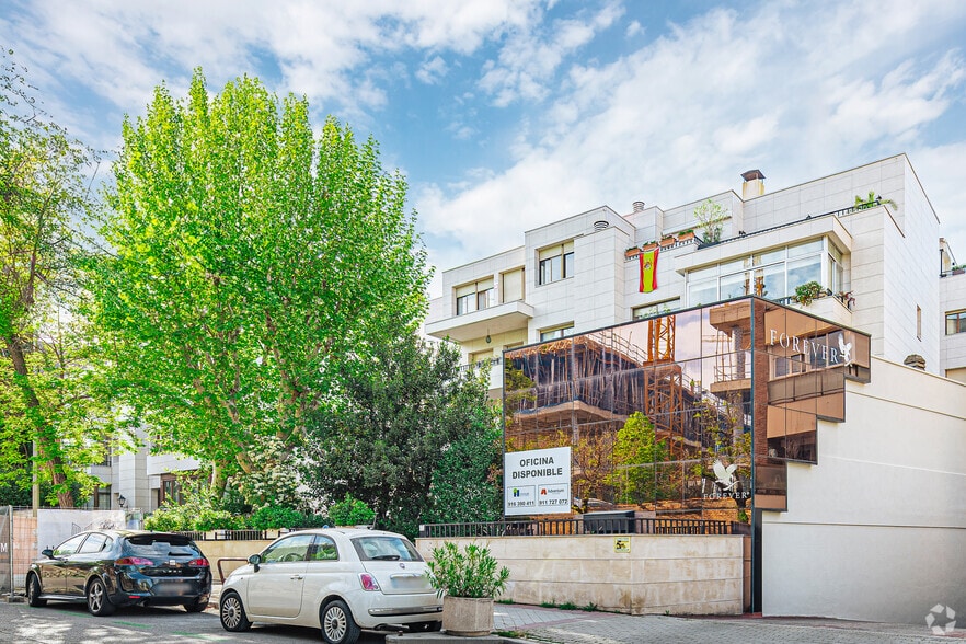 Multifamily in Madrid, Madrid for sale - Building Photo - Image 2 of 3