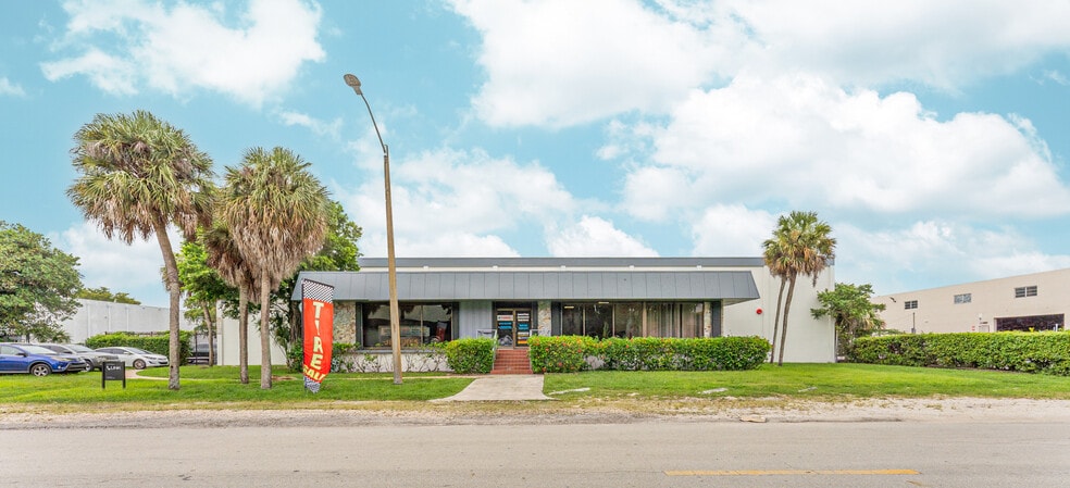 5280 NW 165th St, Hialeah, FL à louer - Photo du bâtiment - Image 1 de 15