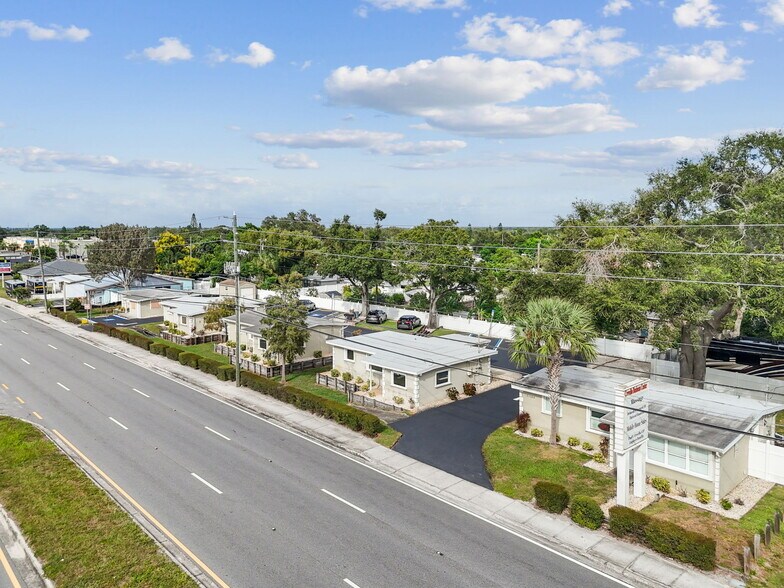 11621 Seminole Blvd, Seminole, FL à vendre - Photo du bâtiment - Image 2 de 3