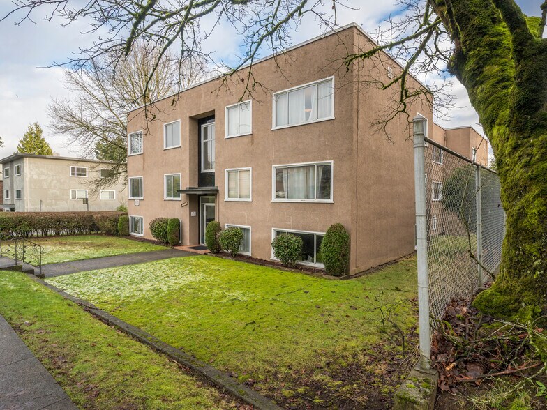 3416 Oak St, Vancouver, BC à vendre - Photo du bâtiment - Image 2 de 6