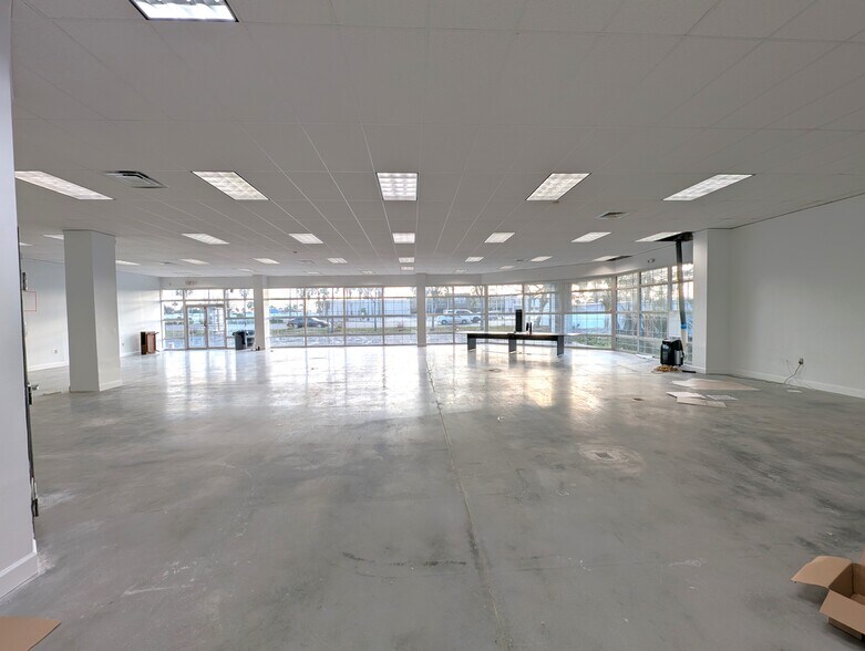 901 N Missouri Ave, Largo, FL à louer - Photo intérieure - Image 3 de 23