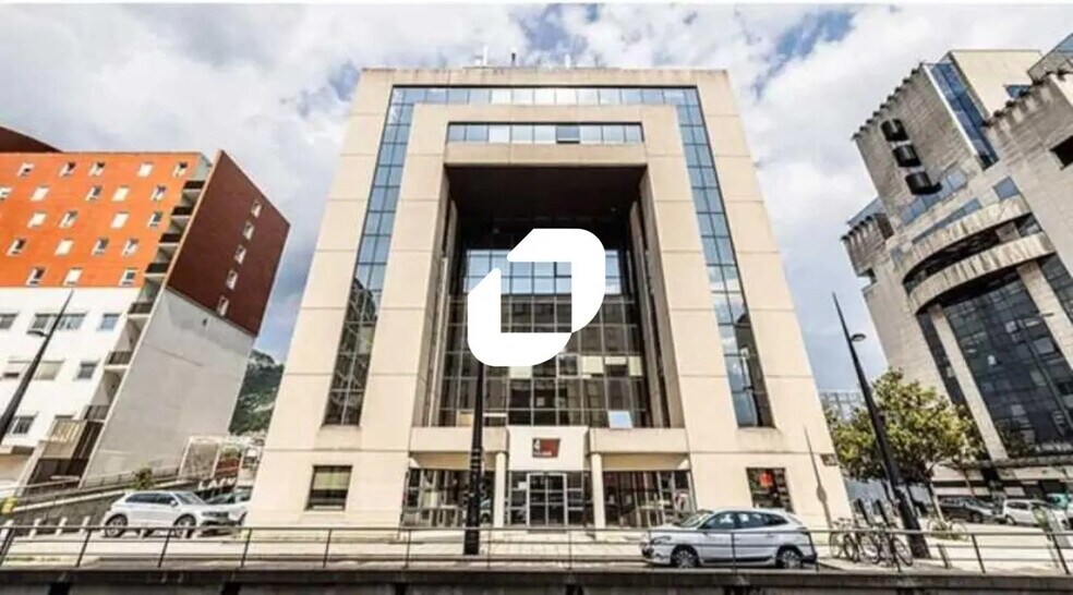 Bureau dans Grenoble à louer - Photo du bâtiment - Image 2 de 10