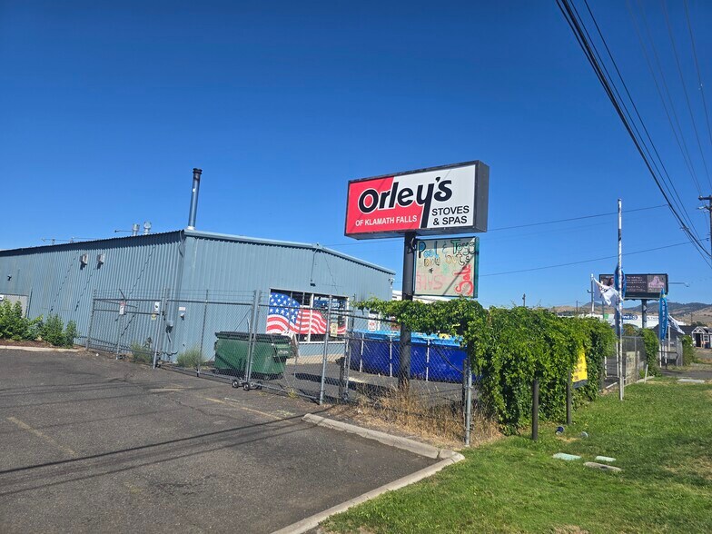 2120 Washburn Way, Klamath Falls, OR à vendre - Photo du bâtiment - Image 2 de 4