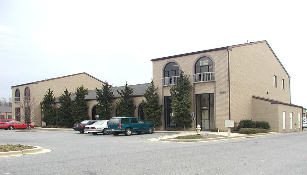 7469-7475 Old Alexandria Ferry Rd, Clinton, MD à louer - Photo du bâtiment - Image 2 de 5