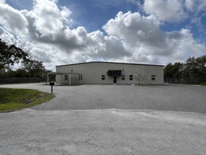 8813 Venture Cv, Temple Terrace, FL for lease Interior Photo- Image 1 of 28