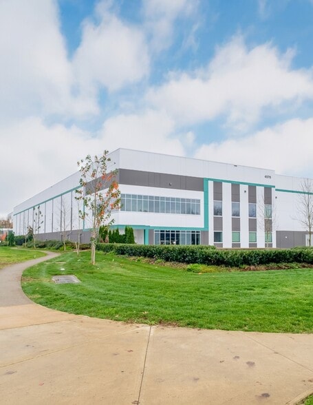 4570 Tillicum St, Burnaby, BC à louer - Photo du bâtiment - Image 2 de 4