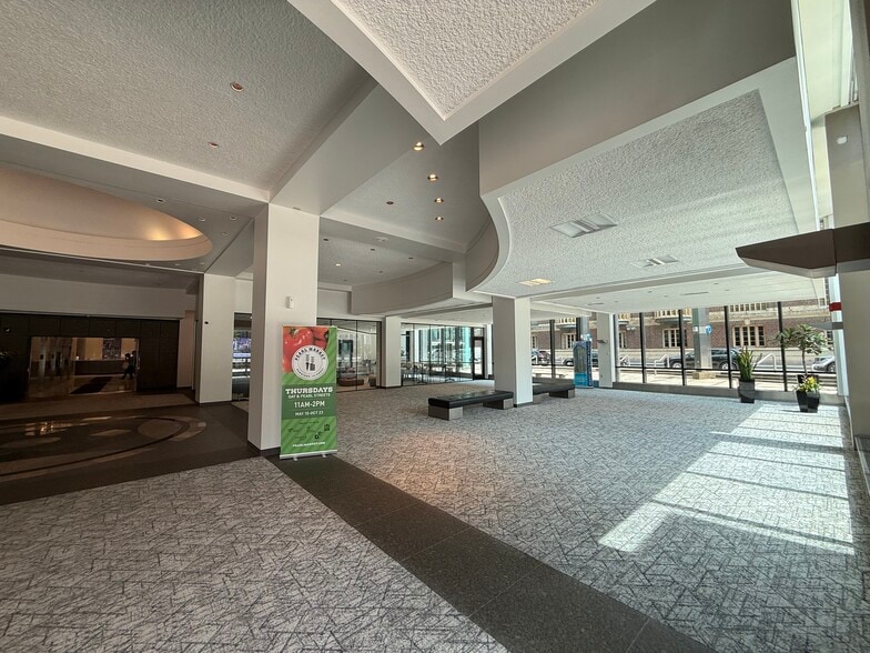 100 E Broad St, Columbus, OH for lease - Building Photo - Image 3 of 3