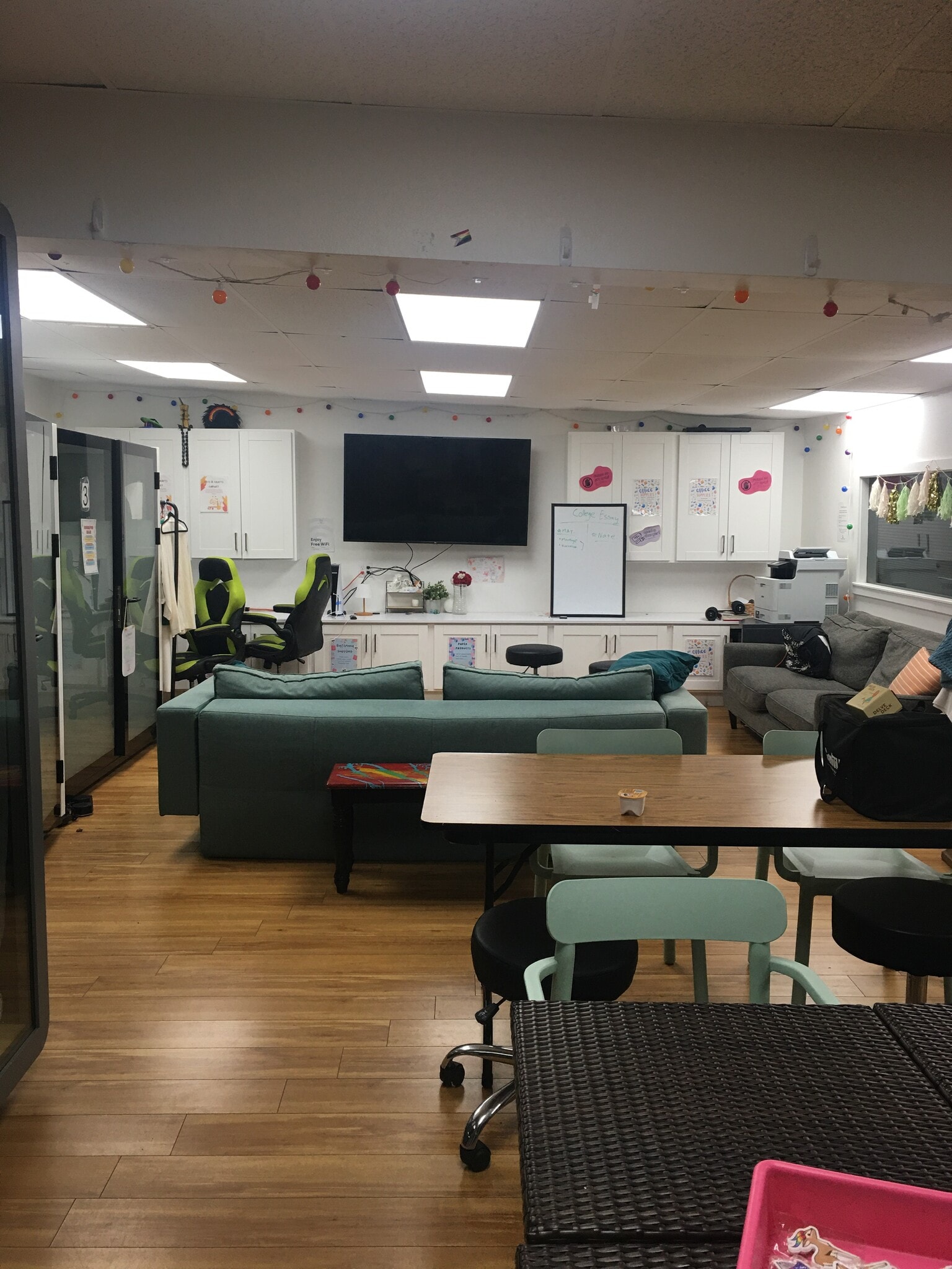 1034 Queen St, Honolulu, HI for lease Interior Photo- Image 1 of 5