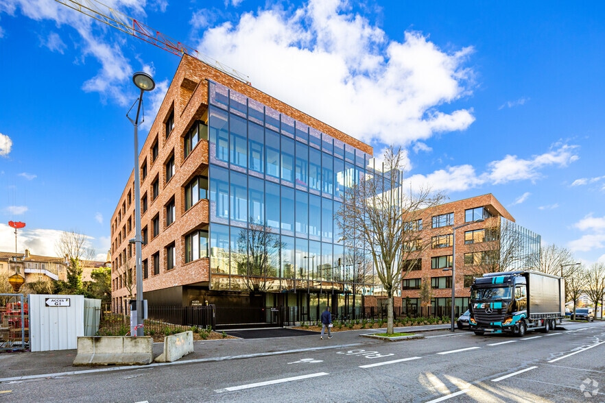 10 Rue Joannès Carret, Lyon à louer - Photo du bâtiment - Image 2 de 3