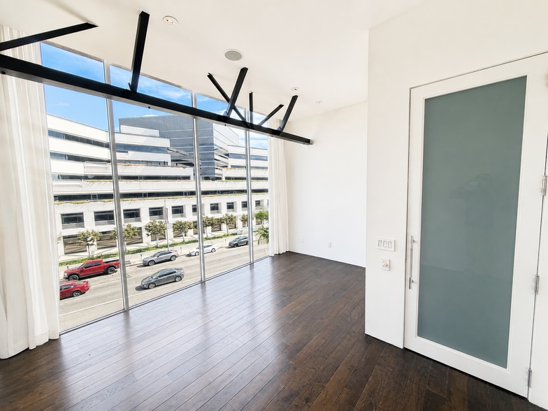 15840 Ventura Blvd, Encino, CA for lease - Building Photo - Image 3 of 8