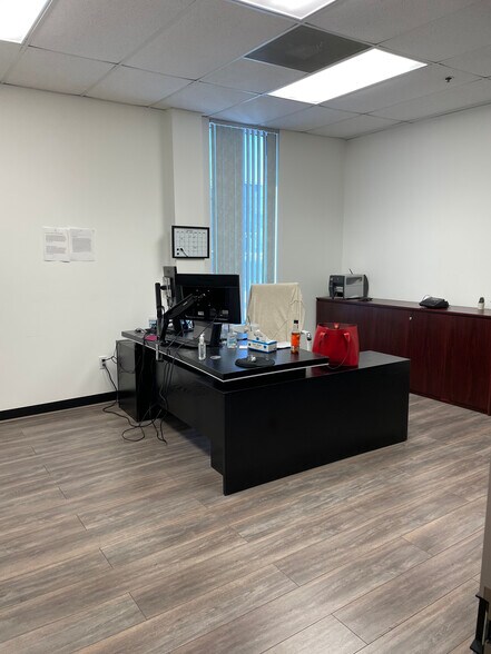 10302 Mula Rd, Stafford, TX à vendre - Photo intérieure - Image 2 de 44