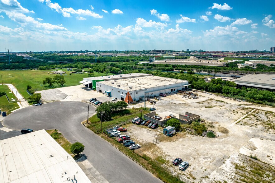 3003-3015 Aniol St, San Antonio, TX à louer - Photo du bâtiment - Image 3 de 7