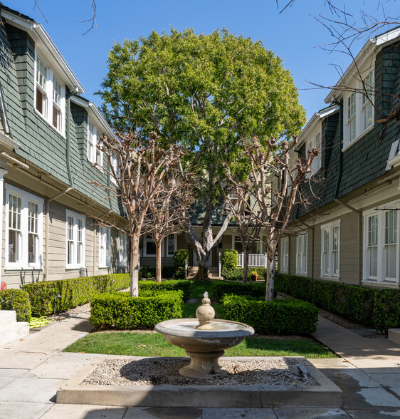 1720-1728 Whitley Ave, Los Angeles, CA à louer - Photo du bâtiment - Image 2 de 3