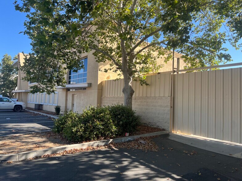 4240 Hallmark Pky, San Bernardino, CA à vendre - Photo du bâtiment - Image 2 de 22