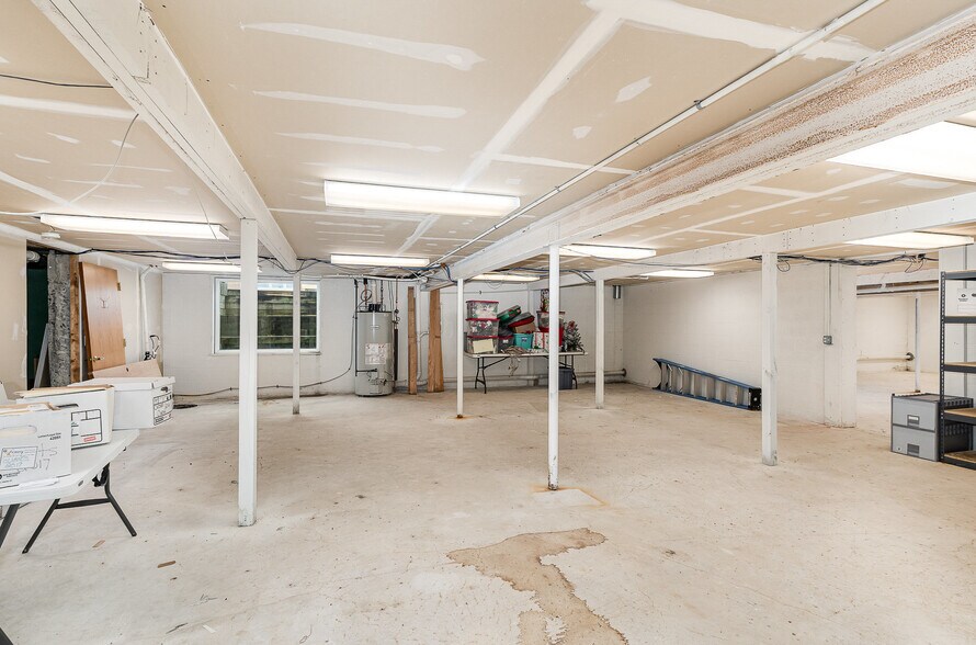 635 N Center Rd, Saginaw, MI à louer - Photo du bâtiment - Image 2 de 24