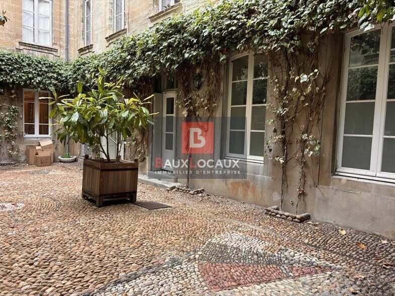 Bureau dans Avignon à vendre - Photo du bâtiment - Image 3 de 3