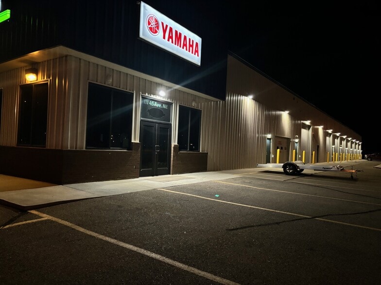 111 NE 45th Ave, Minot, ND à louer - Photo du bâtiment - Image 2 de 11