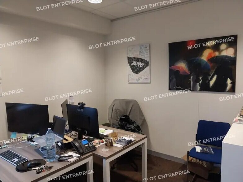 Office in Quimper for lease - Interior Photo - Image 3 of 8
