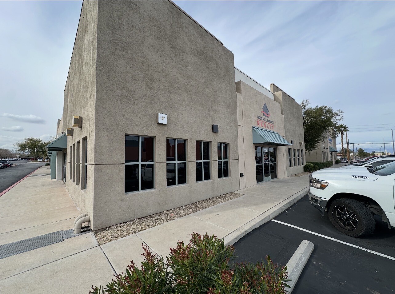 215 E Warm Springs Rd, Las Vegas, NV for lease Primary Photo- Image 1 of 20