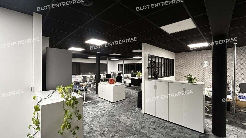Office in Cesson-Sévigné for lease - Interior Photo - Image 2 of 15