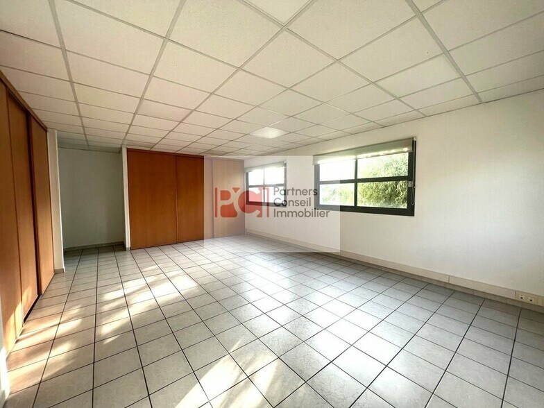 Office in Nîmes for lease - Interior Photo - Image 3 of 3