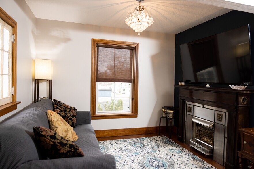 323 W Wright Ave, Shepherd, MI à vendre - Photo intérieure - Image 2 de 7