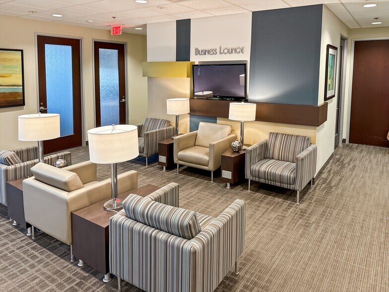 7900 Oak Ln, Miami Lakes, FL for lease - Interior Photo - Image 3 of 12