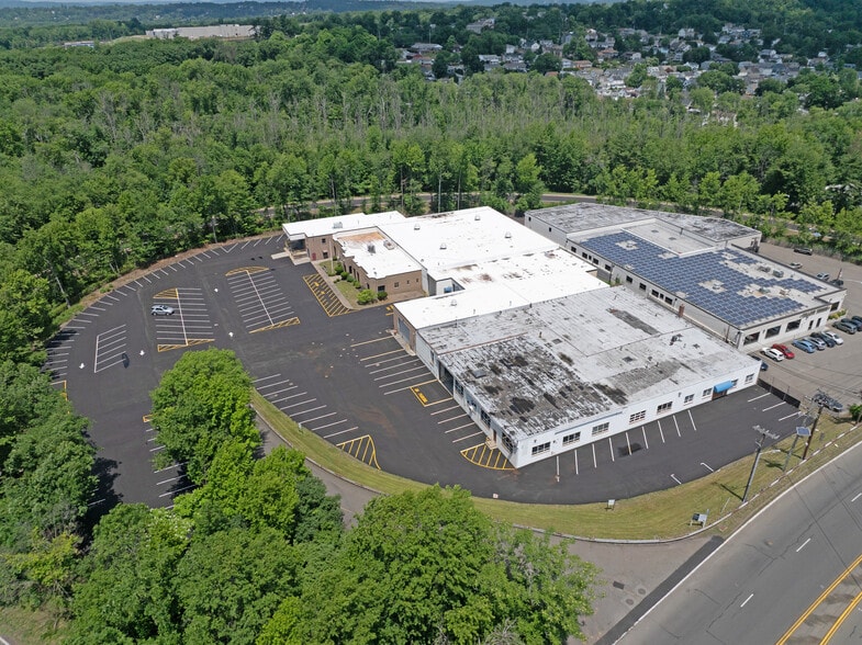 657 Union Blvd, Totowa, NJ for lease - Building Photo - Image 2 of 8
