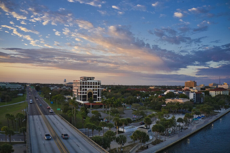 101 Riverfront Blvd, Bradenton, FL for lease - Building Photo - Image 3 of 14