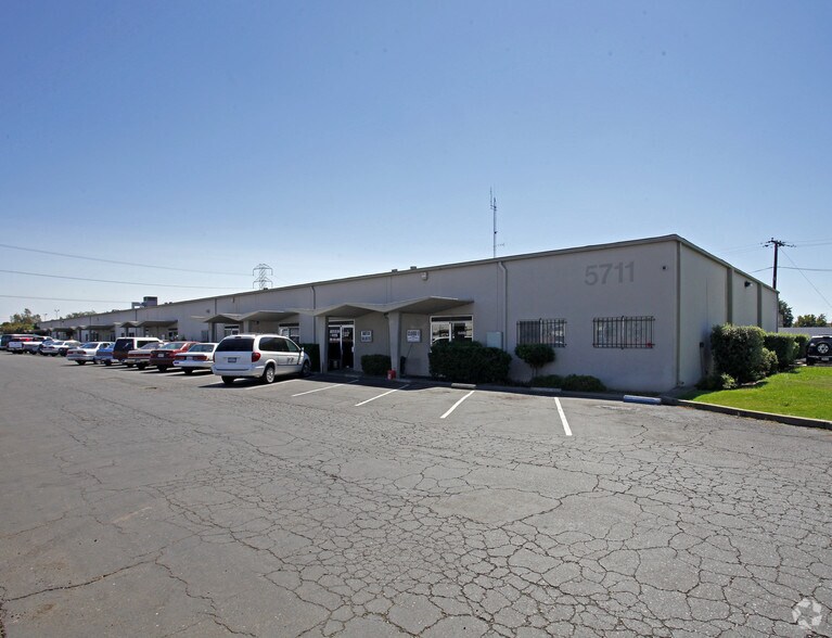 5711 Florin Perkins Rd, Sacramento, CA for lease - Primary Photo - Image 1 of 3