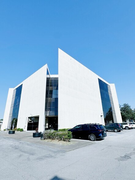 6430 Richmond Ave, Houston, TX à louer - Photo du bâtiment - Image 2 de 26