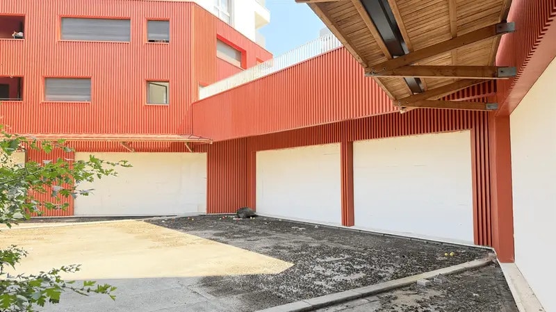 Retail in Champs-sur-Marne for lease Building Photo- Image 1 of 7