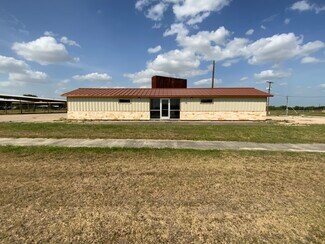 Plus de détails pour 8400 N State Highway 16, Poteet, TX - Bureau/Commerce de détail à louer